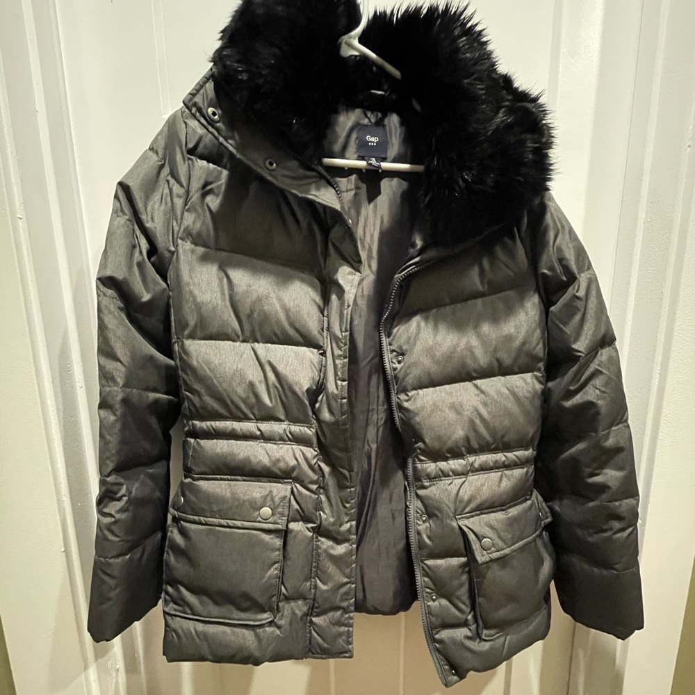 Women’s Gap - gray/silver, medium coat w/ inside drawstring. Barley worm.